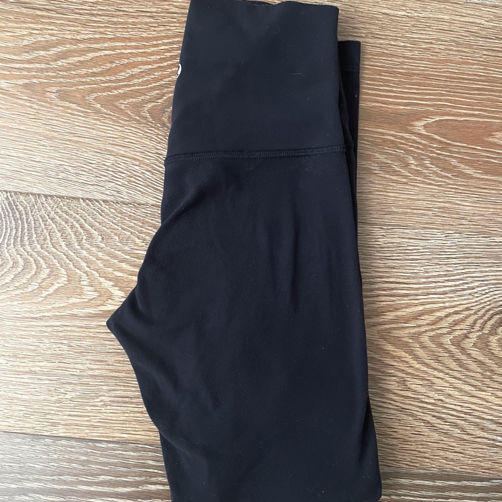 Authentic lululemon blk 25’ size 2 align leggings
